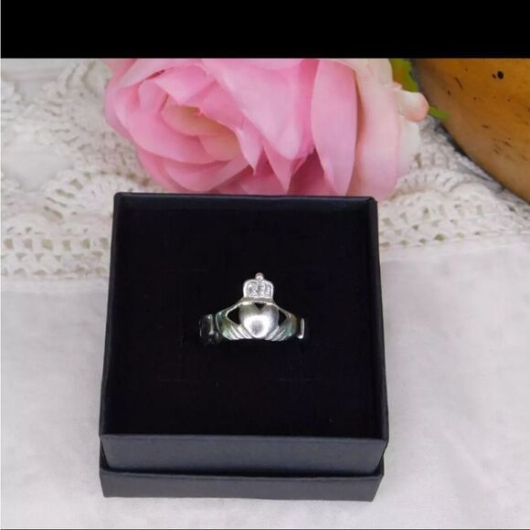 Claddagh Sterling Silver Ring Irish Heart in Your Hands - Picture 9 of 9
